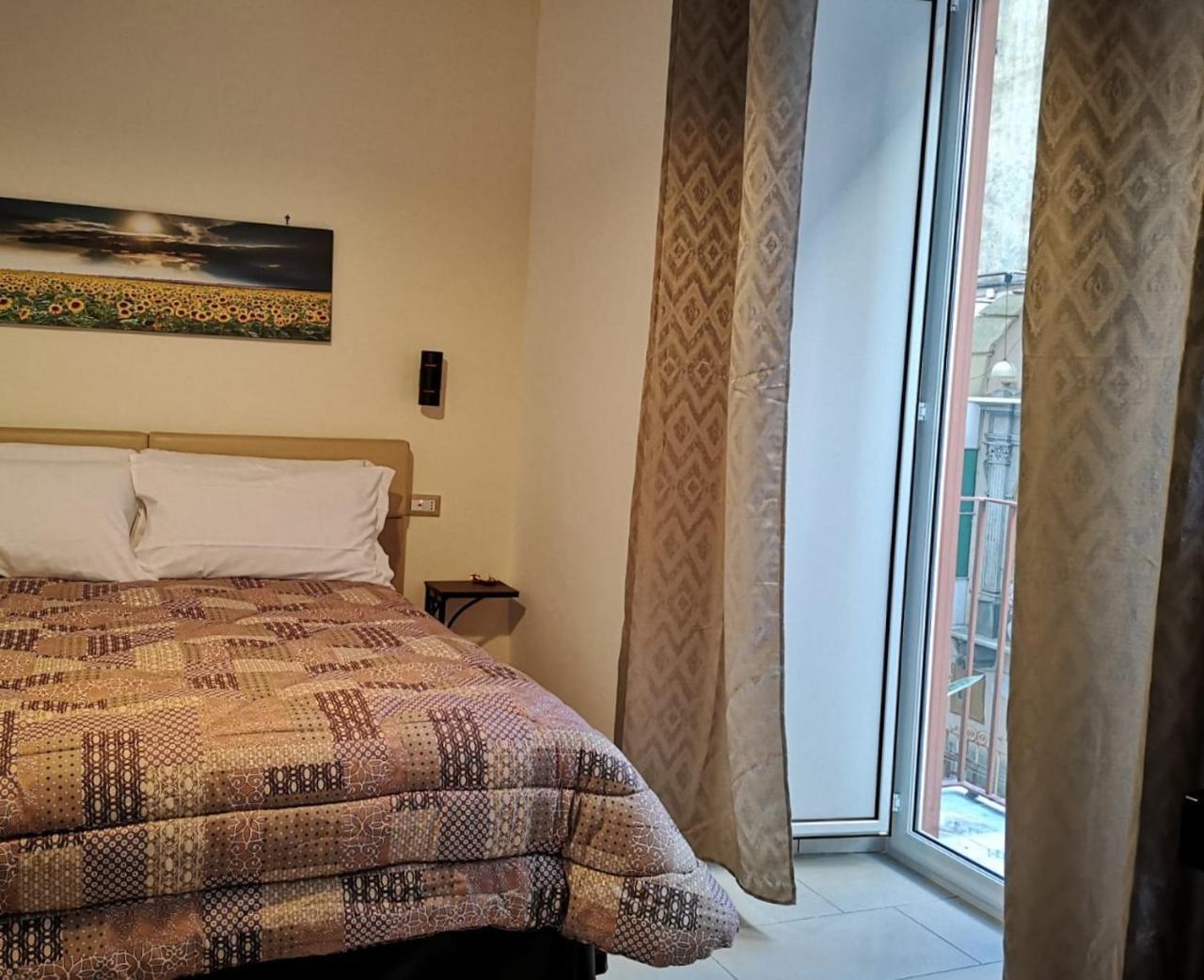 Bed and Breakfast A Due Passi Dal Museo Neapel Exterior foto
