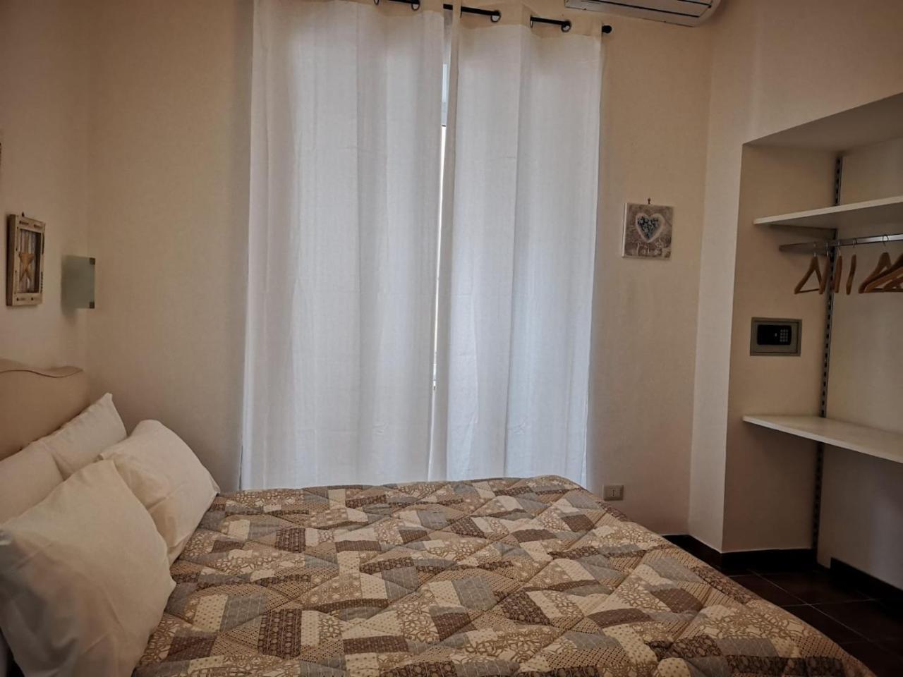 Bed and Breakfast A Due Passi Dal Museo Neapel Exterior foto