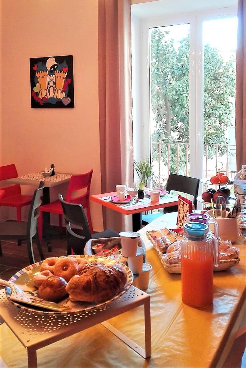 Bed and Breakfast A Due Passi Dal Museo Neapel Exterior foto